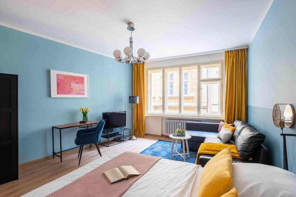 프라하 Colourful Modern Flat / Balcony / Charles Bridge 아파트 외부 사진