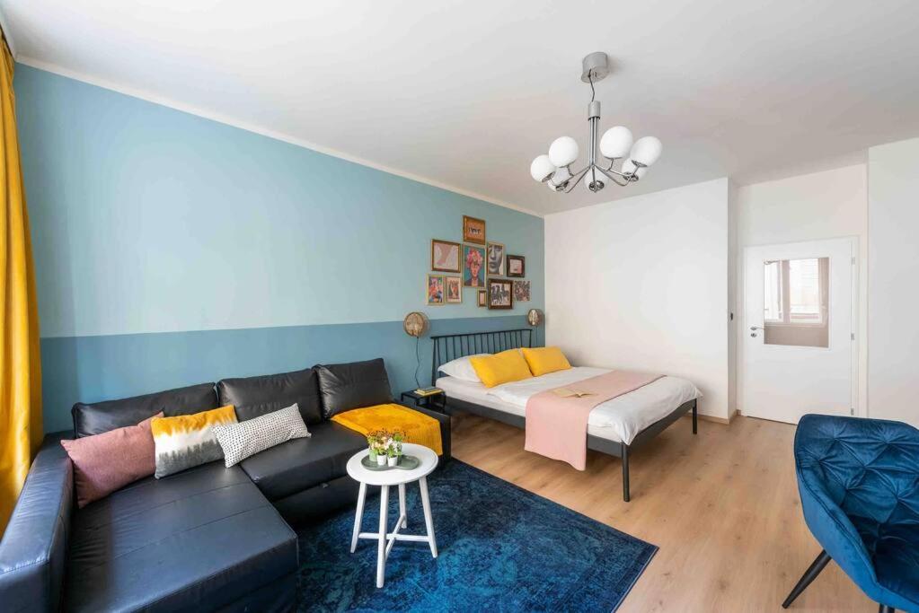 프라하 Colourful Modern Flat / Balcony / Charles Bridge 아파트 외부 사진
