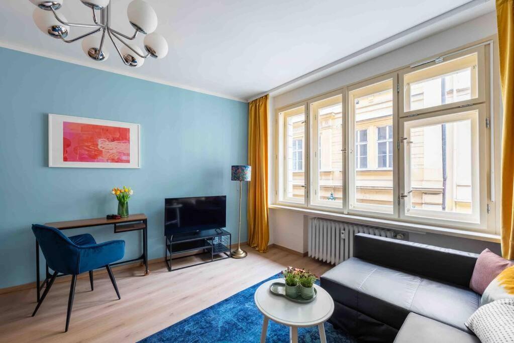 프라하 Colourful Modern Flat / Balcony / Charles Bridge 아파트 외부 사진
