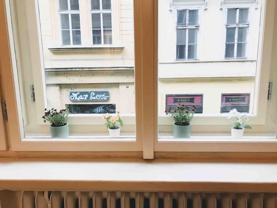 프라하 Colourful Modern Flat / Balcony / Charles Bridge 아파트 외부 사진