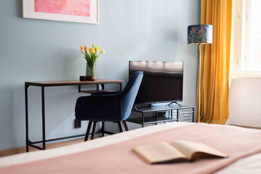 프라하 Colourful Modern Flat / Balcony / Charles Bridge 아파트 외부 사진